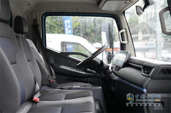hin震撼！東風(fēng)輕型車“硬核產(chǎn)品”讓您大飽眼福