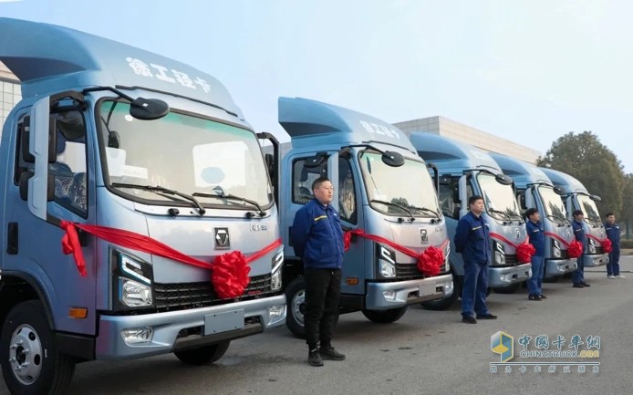 300臺發(fā)車、500臺簽約！徐工漢馳新能源輕卡震撼開局