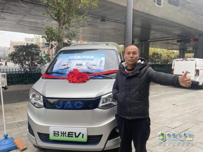 江淮微卡多米EV1榮獲“2024年純電末端物流創(chuàng)業(yè)運(yùn)輸車”大獎