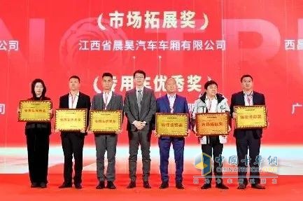 新能源業(yè)務(wù)大幅增長！中國重汽成都商用車2024年合作伙伴大會收官