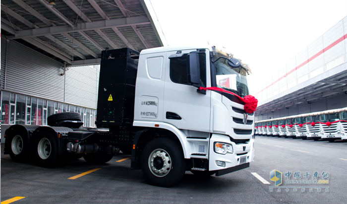 現(xiàn)場交付30臺！聯(lián)合重卡新能源車型助力電動宜賓綠色發(fā)展