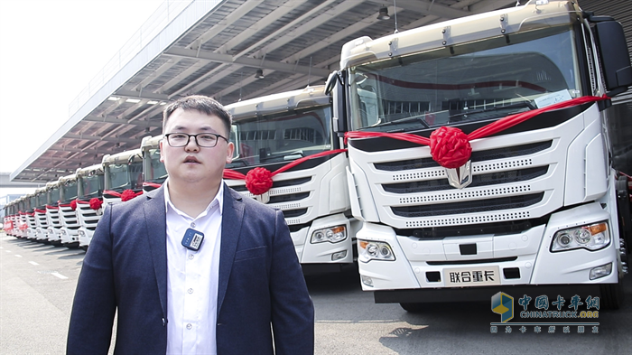 現(xiàn)場交付30臺！聯(lián)合重卡新能源車型助力電動宜賓綠色發(fā)展