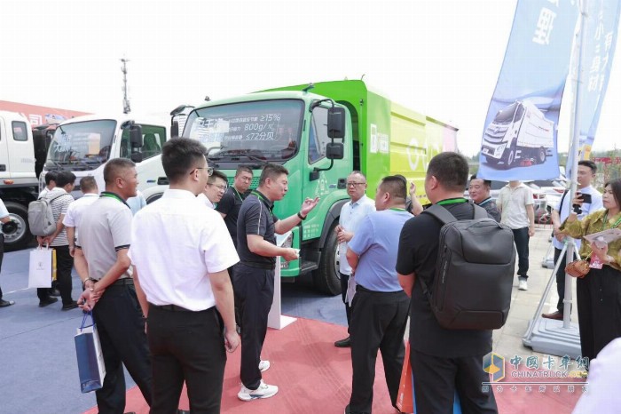 福田普羅科超級環(huán)衛(wèi)車6.0系列新品亮相2024中國國際環(huán)衛(wèi)展覽會(huì)
