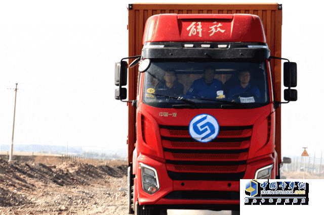 馬旭耀董事長(zhǎng)慰問法士特“三高”試驗(yàn)隊(duì)