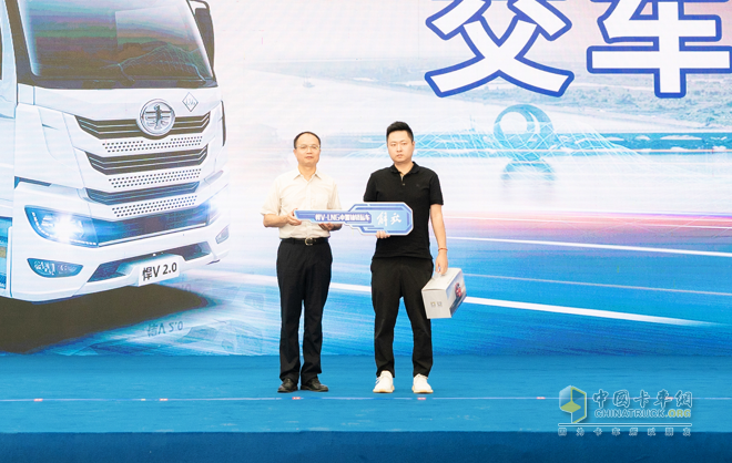 氣效卓然 領(lǐng)勢(shì)新程 解放悍V-LNG 中置軸轎運(yùn)車隆重上市！