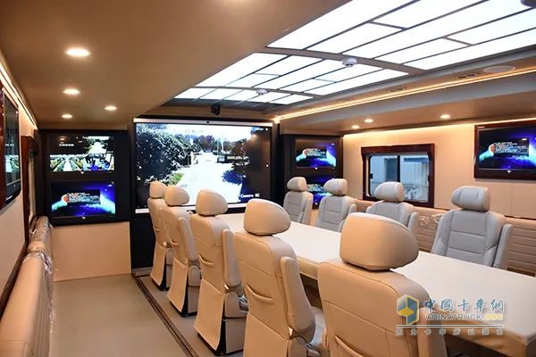 森源鴻馬通信指揮車(chē)：應(yīng)急救援的 “智慧大腦” 與 “移動(dòng)堡壘”