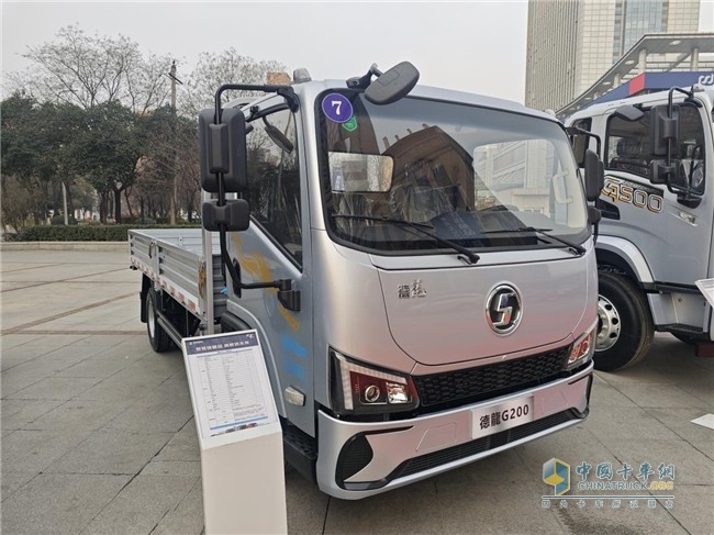 陜汽商用車2025合作伙伴大會多款明星產(chǎn)品亮相  引燃用戶關(guān)注熱潮