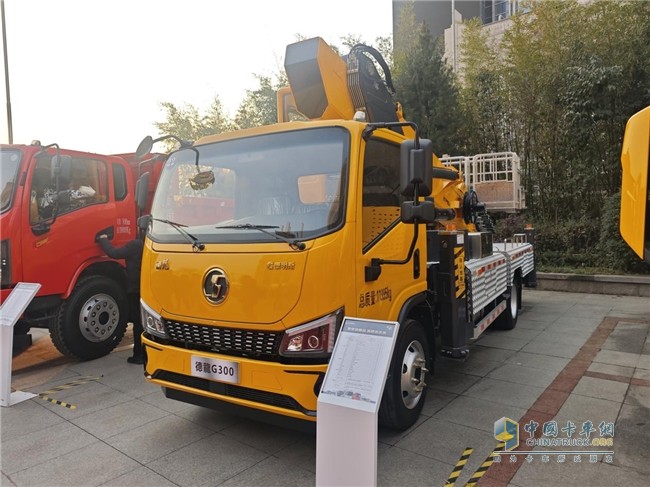陜汽商用車2025合作伙伴大會多款明星產(chǎn)品亮相  引燃用戶關(guān)注熱潮
