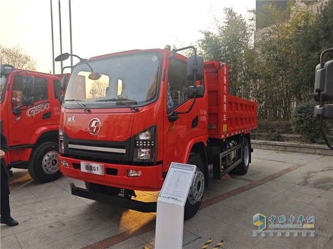 陜汽商用車2025合作伙伴大會多款明星產(chǎn)品亮相  引燃用戶關(guān)注熱潮