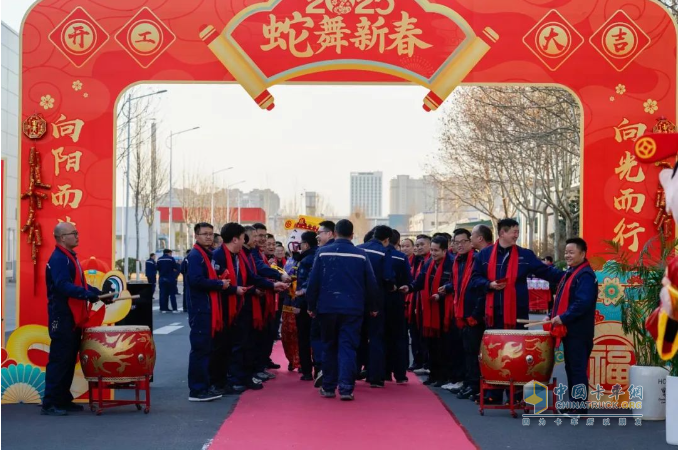 宇通專(zhuān)用車(chē)2025年開(kāi)工盛典燃情開(kāi)啟！