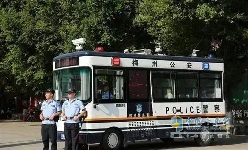 警務前移 觸角前伸—移動警務室以 “警” 護春色，用 “心” 筑平安