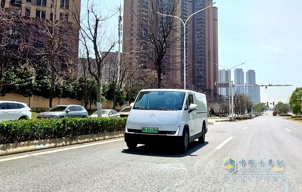 福田卡文樂福：解鎖城配“新玩法”，女司機(jī)百公里場景實(shí)測