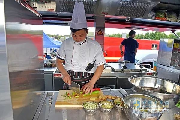 森源鴻馬多功能飲食保障車：應(yīng)急救援中的 “移動廚房”