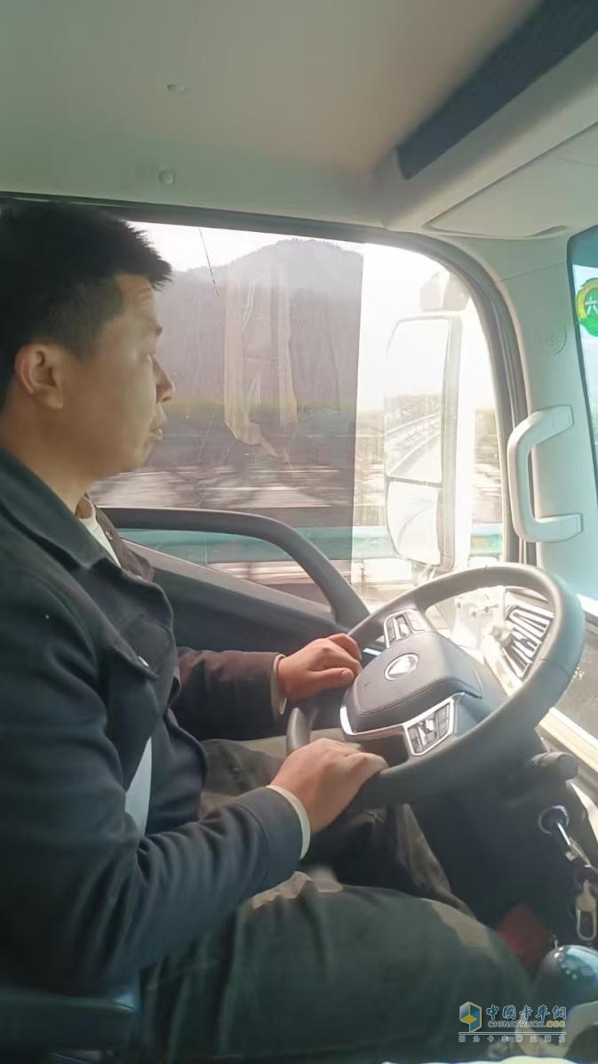 河南卡友張師傅：拉重載綠通，瑞沃TS5超給力