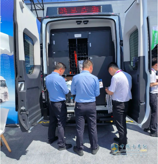 森源鴻馬閃耀第十二屆警用裝備博覽會：詮釋“移動通信指揮車平臺智能制造者”實力