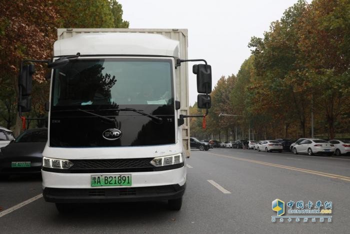 從“賣車”到“種樹”，中國卡車企業(yè)出海誰能笑到最后？