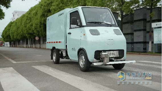 福田普羅科微微卡路面養(yǎng)護(hù)車(chē)