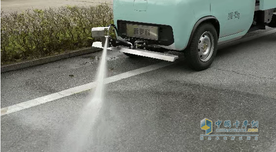 福田普羅科微微卡路面養(yǎng)護(hù)車(chē)