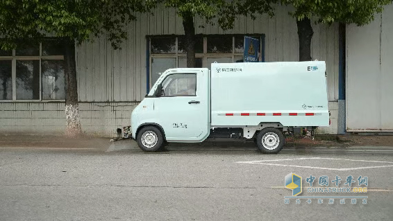 福田普羅科微微卡路面養(yǎng)護(hù)車(chē)