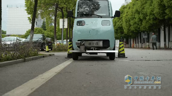 福田普羅科微微卡路面養(yǎng)護(hù)車(chē)