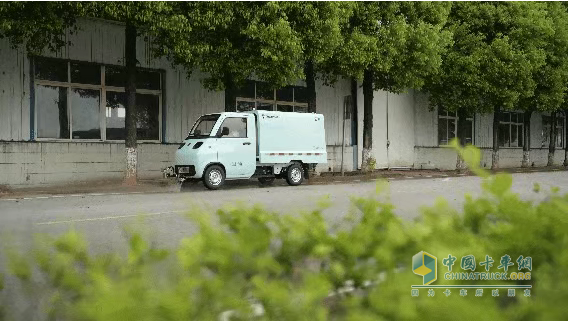 福田普羅科微微卡路面養(yǎng)護(hù)車(chē)