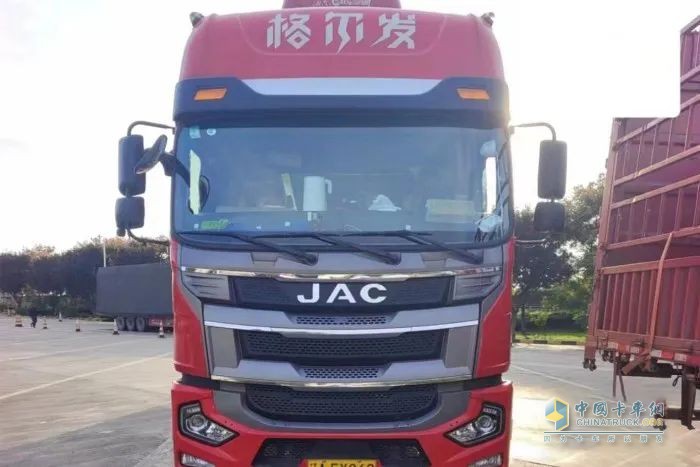 嘎嘎好，江淮格爾發(fā)快遞載貨車幫助東北老鐵生意節(jié)節(jié)高