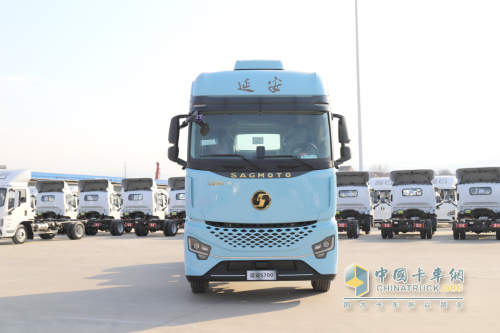 陜汽延安S700 LNG牽引車省氣又多拉，讓運(yùn)輸更賺錢