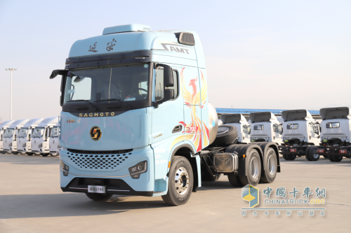 陜汽延安S700 LNG牽引車省氣又多拉，讓運(yùn)輸更賺錢