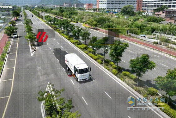 福龍馬集團(tuán)：超高效靜音純電動洗掃車潔凈效率雙在線