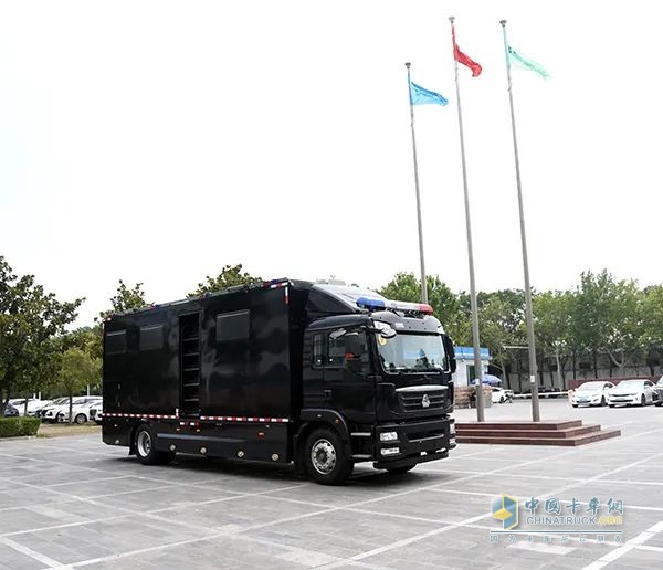 森源鴻馬多功能宿營(yíng)車(chē)奔赴湖南 筑牢警務(wù)后勤防線