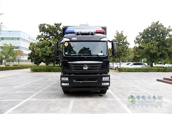 森源鴻馬多功能宿營(yíng)車(chē)奔赴湖南 筑牢警務(wù)后勤防線