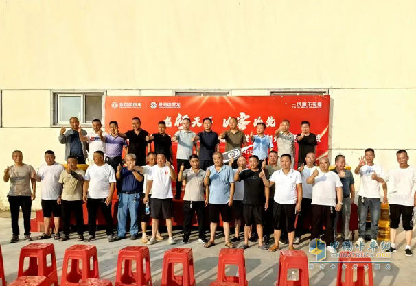 22輛東風(fēng)天錦批量交付 信陽畜禽運(yùn)輸領(lǐng)域再樹標(biāo)桿