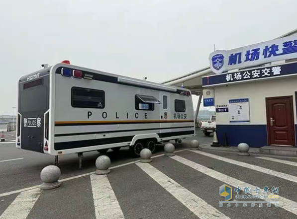 九三閱兵安?！耙苿?dòng)堡壘”！森源鴻馬移動(dòng)警務(wù)室站崗執(zhí)勤守護(hù)平安