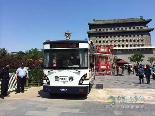 九三閱兵安?！耙苿?dòng)堡壘”！森源鴻馬移動(dòng)警務(wù)室站崗執(zhí)勤守護(hù)平安