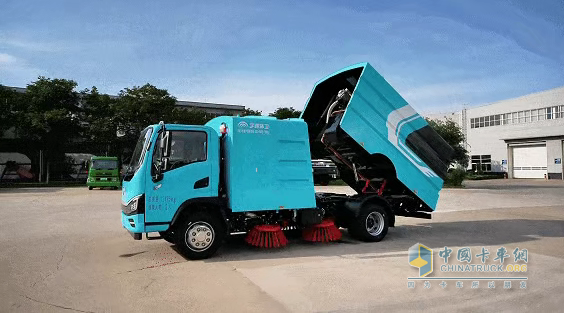 節(jié)能潔凈雙突破！宇通環(huán)衛(wèi)12噸純電動掃路車輕松實(shí)現(xiàn)高效作業(yè)！