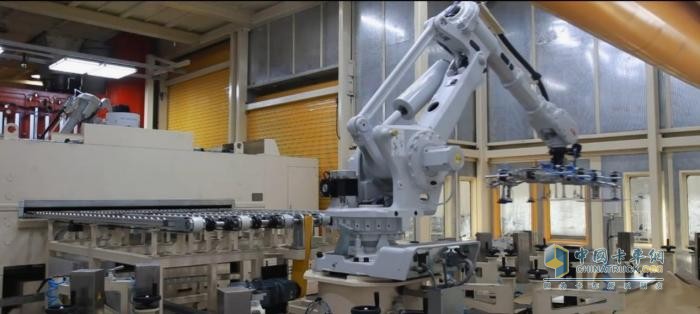 致敬工匠精神 江淮商用車盛保柱榮膺“2024風云汽車工匠”稱號