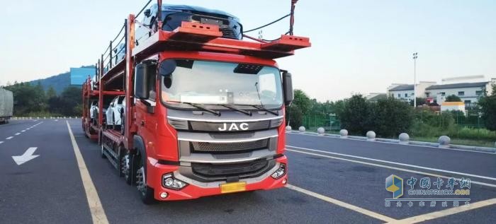 江淮格爾發(fā)中置軸轎運車怎么樣？劉師傅：包致富的