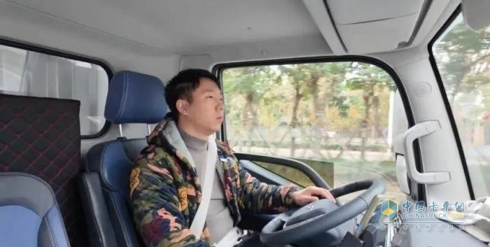 車有勁，續(xù)航遠(yuǎn)，四川卡友對領(lǐng)航大G-LNG輕卡一見傾心