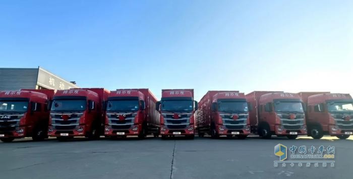 江淮重卡批量交車助力物流企業(yè)“開門紅”！