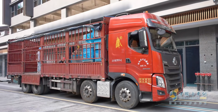 從霸龍到H7，這位貨運(yùn)老司機(jī)為何獨(dú)寵東風(fēng)柳汽乘龍？