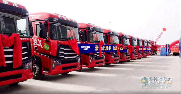 1000輛豪沃全新一代燃?xì)廛?chē)首批300輛交車(chē) 助力客戶(hù)燃擎創(chuàng)富