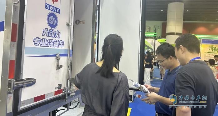 冷鏈運輸看這里！五菱冷藏車廣州展實力圈粉海內(nèi)外客戶