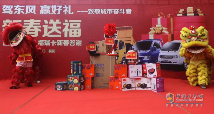 致敬城市奮斗者  東風輕型車走進商圈拜大年