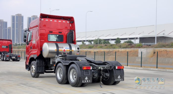 530大馬力、低自重，乘龍H7 LNG牽引車強(qiáng)勢(shì)來(lái)襲