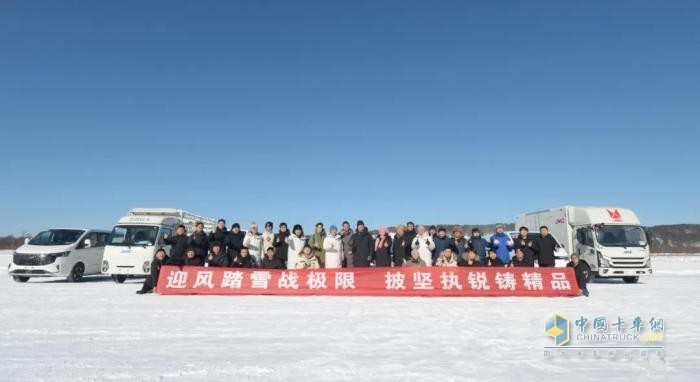 邱天高看望慰問江鈴冬季標定試驗團隊