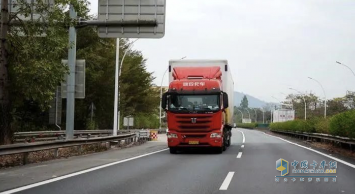 最美卡車司機(jī)李學(xué)飛：有生之年最后開(kāi)的車，還會(huì)選擇聯(lián)合重卡