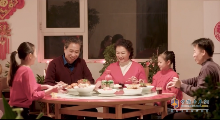 中國重汽《車輪上的年夜飯》系列微電影 暖心守護吉祥年
