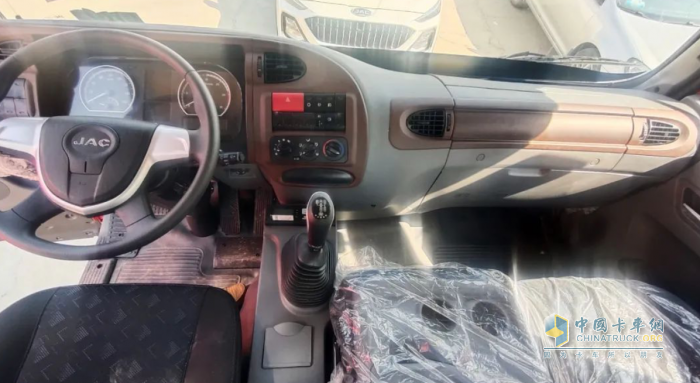 “廂”當(dāng)有力，格爾發(fā)A5L 9.8米雙飛翼載貨車(chē)跑贏快遞快運(yùn)