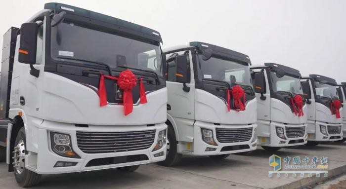 超百臺(tái)牽引車交付！徐工新能源助力湖南常德煥新啟程