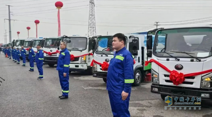綠色新城 21臺(tái)宇通新能源環(huán)衛(wèi)車輛批量交付平頂山